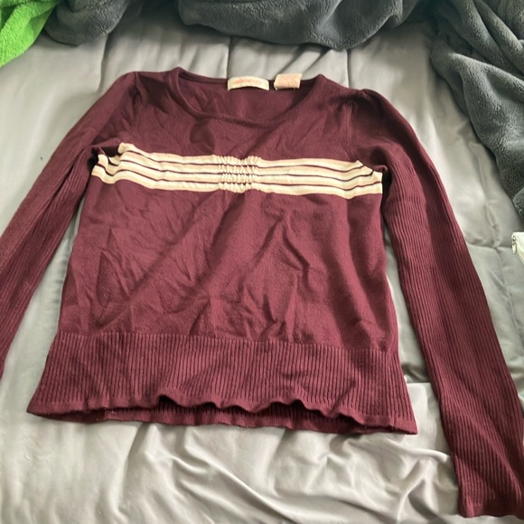 Cute maroon woman’s long sleeve - Picture 1 of 2
